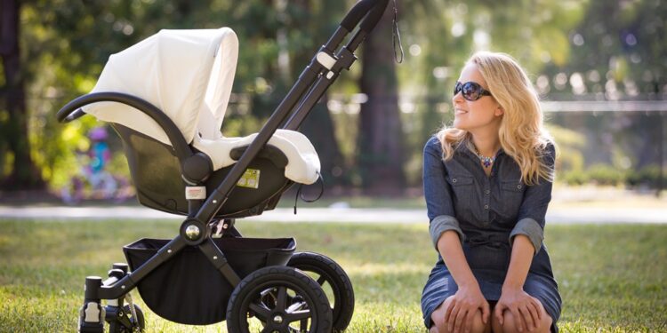 kinderwagen und baby