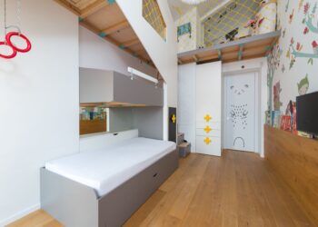 Hochbett mit Kleiderschrank: Das clevere 2-in-1-Möbel fürs Kinderzimmer