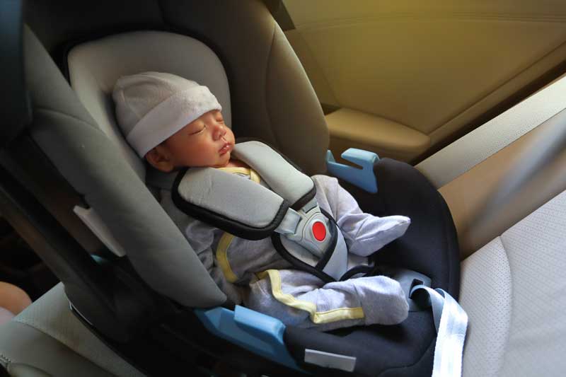 Mit dem Baby bei Hitze autofahren: Darauf müssen Sie achten