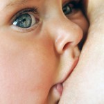 Reicht Muttermilch oder ist künstliche Nahrung zusätzlich sinnvoll? (© Cherry-Merry/Fotolia)